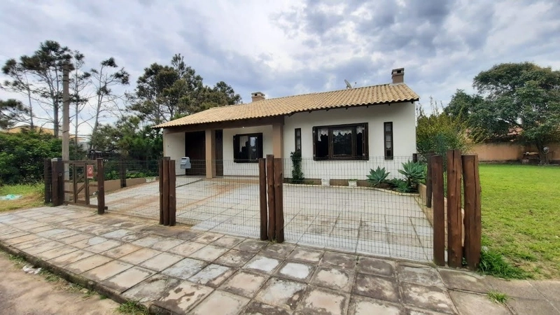 CASA TÉRREA a poucos metros do mar em CAPÃO NOVO VILLAGE: 1ª foto da galeria de imagens do imóvel