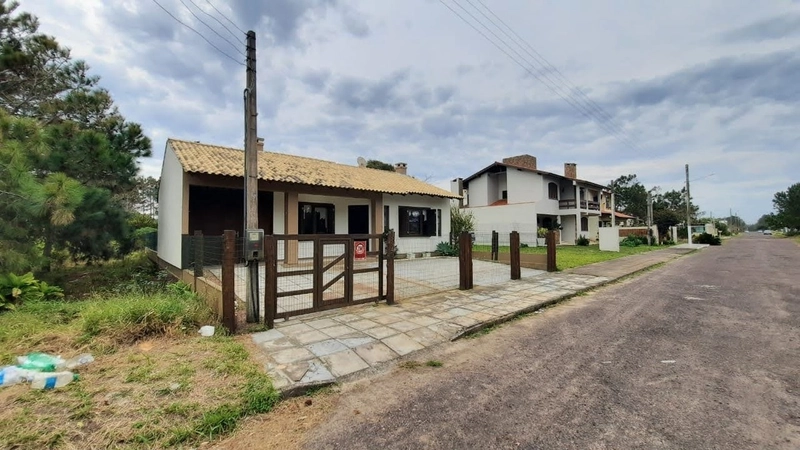 CASA TÉRREA a poucos metros do mar em CAPÃO NOVO VILLAGE: 2ª foto da galeria de imagens do imóvel