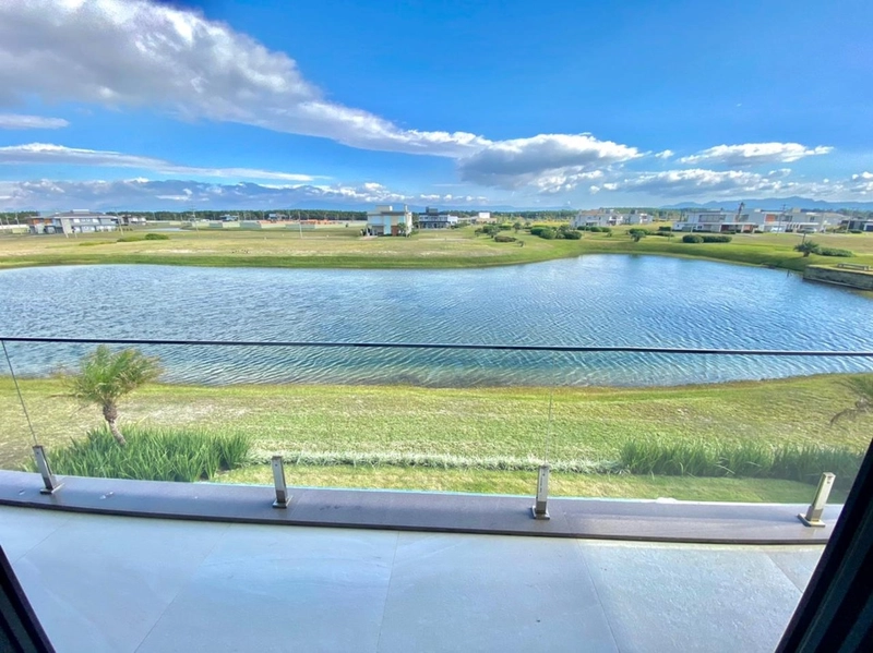 Sobrado beira-lago com vista sensacional para o mar: 25ª foto da galeria de imagens do imóvel