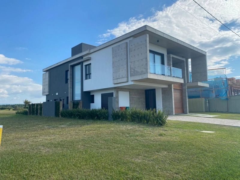 Sobrado beira-lago com vista sensacional para o mar: 2ª foto da galeria de imagens do imóvel