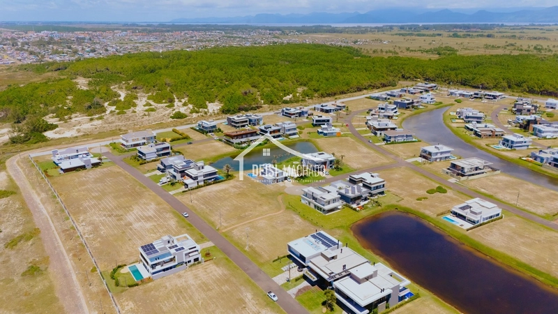 Casa beira lago em condomínio de luxo: 29ª foto da galeria de imagens do imóvel