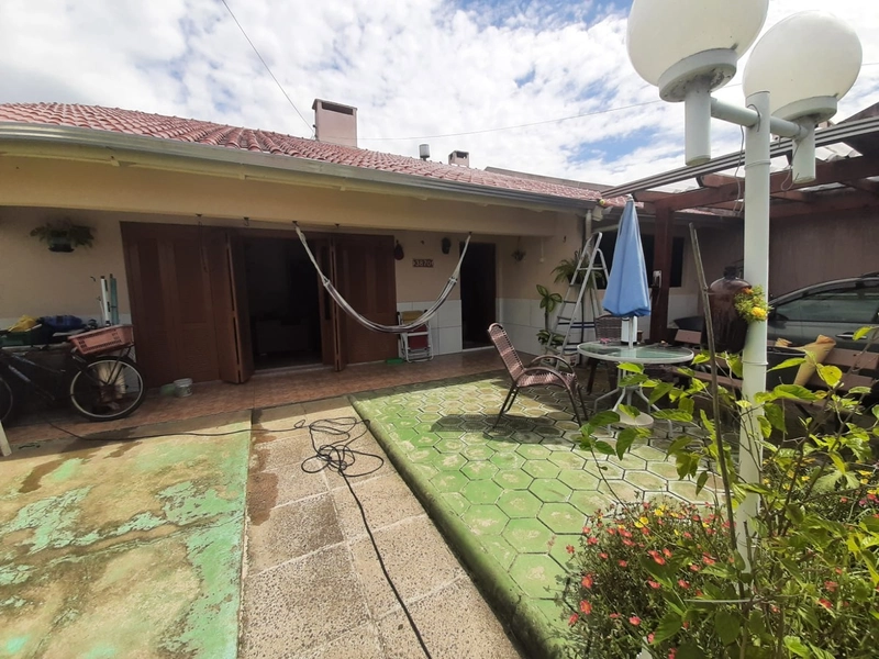 CASA EM ÓTIMA LOCALIZAÇÃO NA PRAIA DE CAPÃO NOVO: 3ª foto da galeria de imagens do imóvel