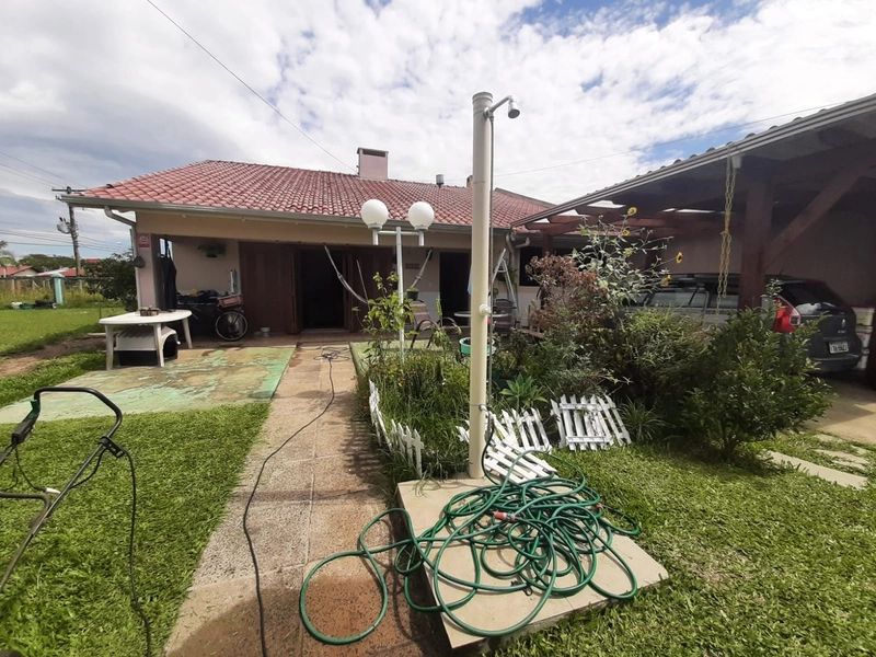 CASA EM ÓTIMA LOCALIZAÇÃO NA PRAIA DE CAPÃO NOVO: 2ª foto da galeria de imagens do imóvel