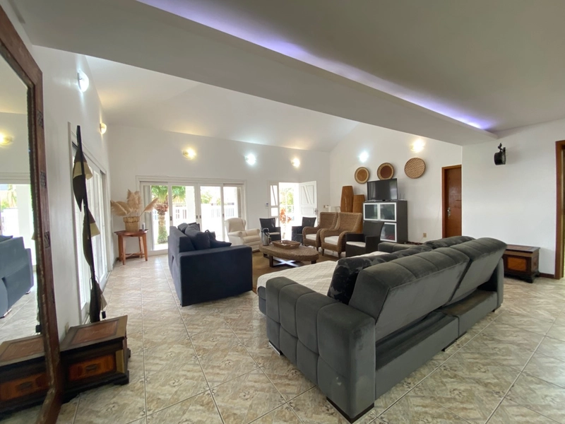 SOBRADO onde o conforto e estilo se unem para criar um ambiente único!: 8ª foto da galeria de imagens do imóvel