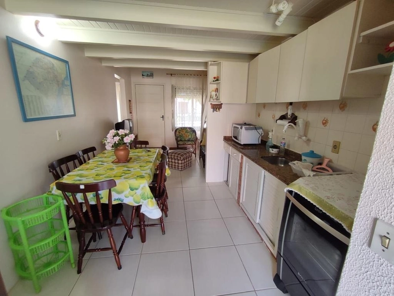 Vivenda (casa) em condomínio com piscina: 3ª foto da galeria de imagens do imóvel