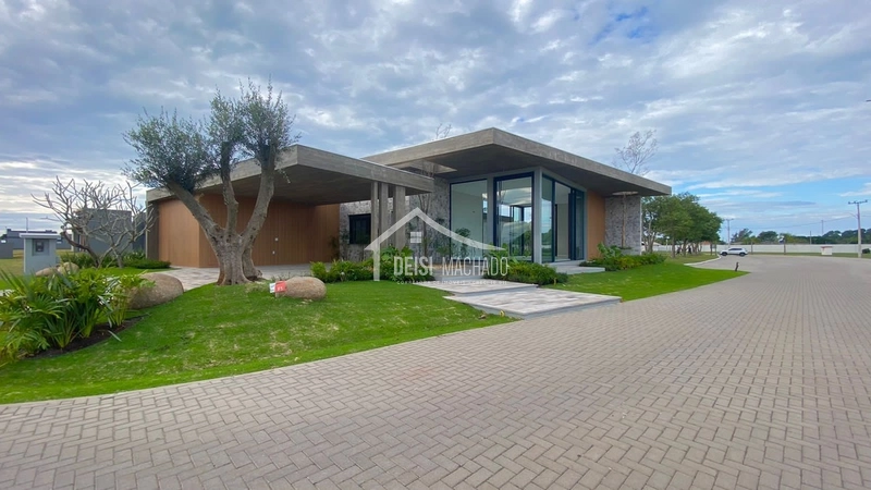 BELISSÍMA CASA DO LAGO NO TERRASUL.