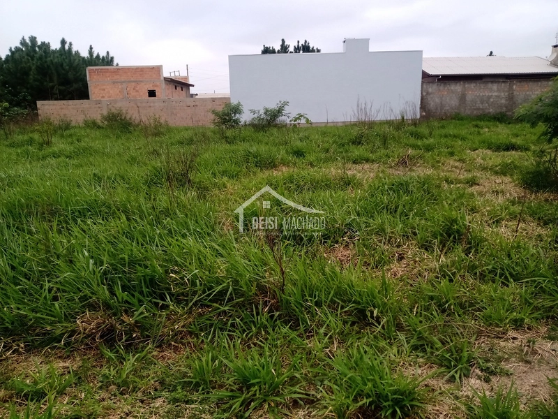 Excelente terreno medindo 12x25 (300m2) em capão novo no posto 04: 1ª foto da galeria de imagens do imóvel