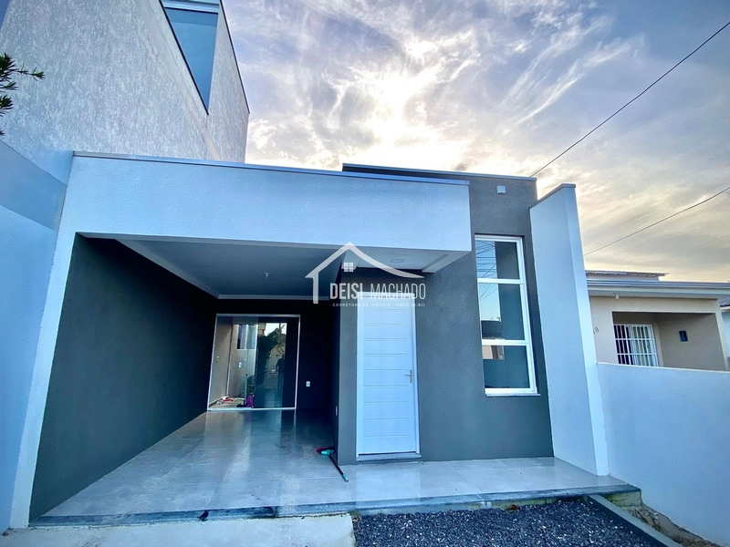 Linda casa geminada com piscina,  em capão Novo: 2ª foto da galeria de imagens do imóvel