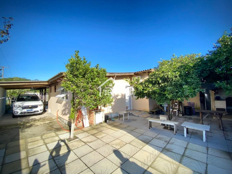 Casa mista de esquina em região de moradores no Posto 04.: 7ª foto da galeria de imagens do imóvel