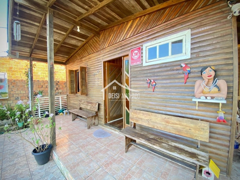 Casa mista de esquina em região de moradores no Posto 04.: 3ª foto da galeria de imagens do imóvel