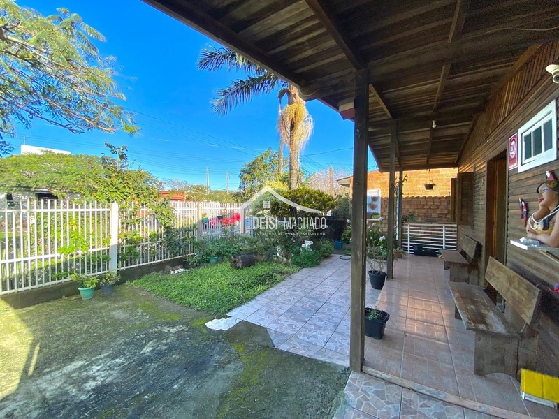 Casa mista de esquina em região de moradores no Posto 04.: 2ª foto da galeria de imagens do imóvel