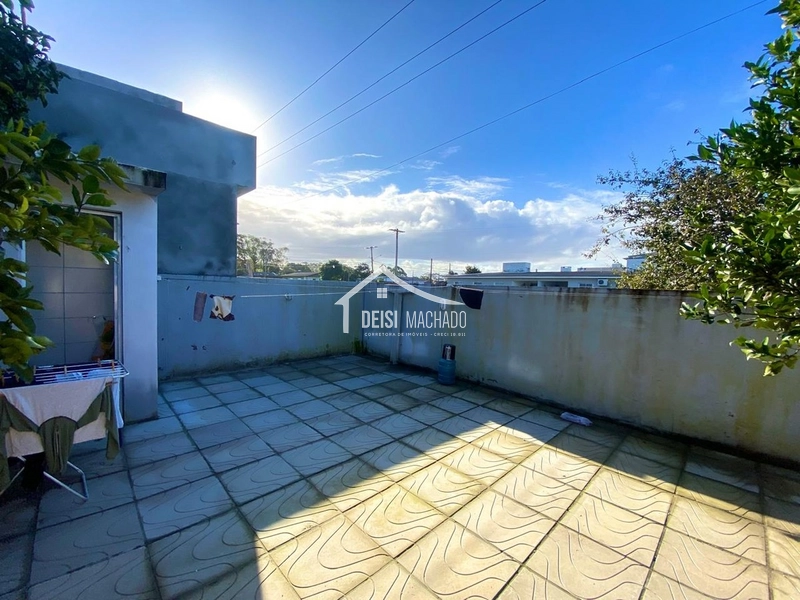 Casa mista de esquina em região de moradores no Posto 04.: 5ª foto da galeria de imagens do imóvel