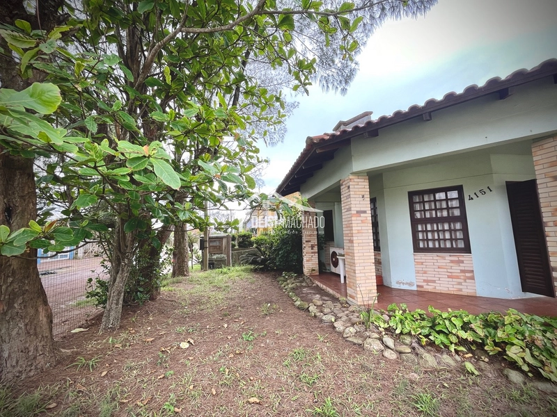 Casa térrea de esquina a 1 quadra do mar na praia Capão Novo - RS.: 2ª foto da galeria de imagens do imóvel