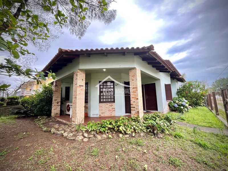 Casa térrea de esquina a 1 quadra do mar na praia Capão Novo - RS.: 3ª foto da galeria de imagens do imóvel