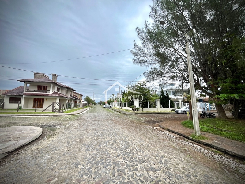 Casa térrea de esquina a 1 quadra do mar na praia Capão Novo - RS.: 4ª foto da galeria de imagens do imóvel