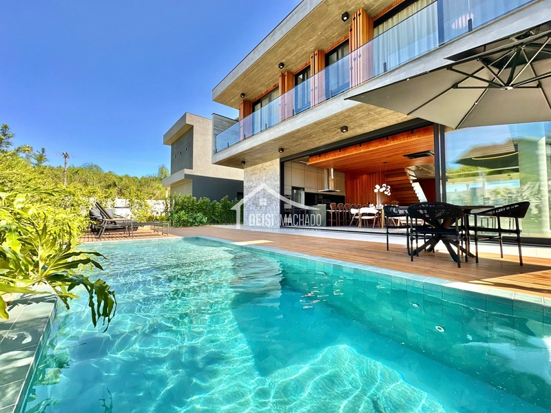 Sobrado em condomínio de luxo a beira mar