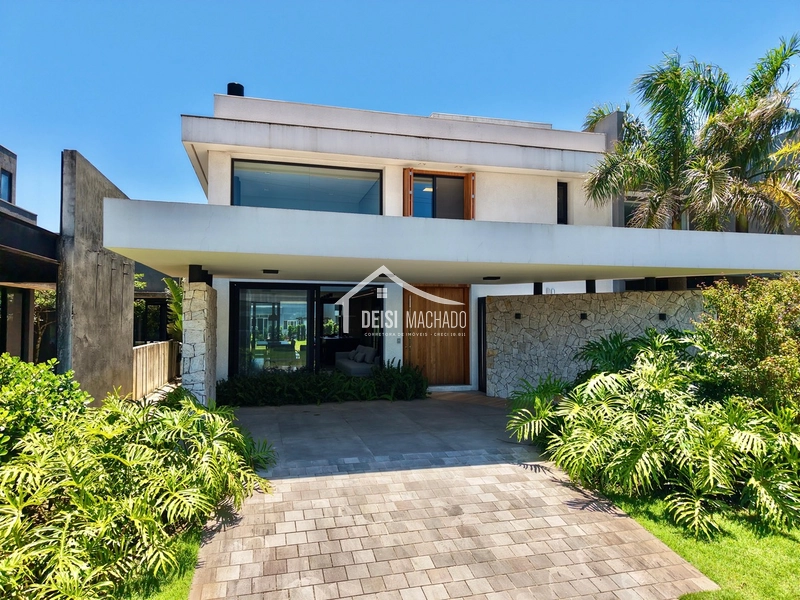 Casa em condomínio de luxo pronta para morar!