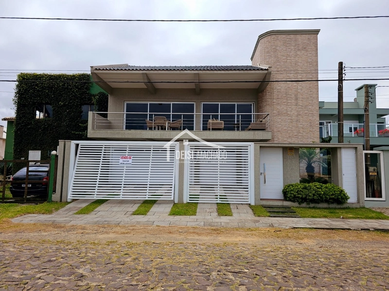 Magnífico sobrado, localizado à beira mar em Capão Novo