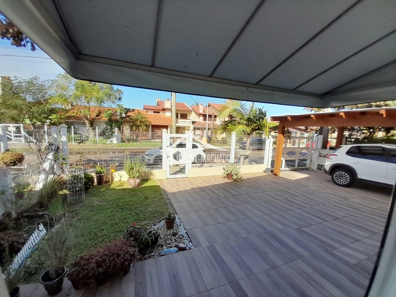 Aconchegante casa com piscina à venda na praia Capão Novo: 3ª foto da galeria de imagens do imóvel