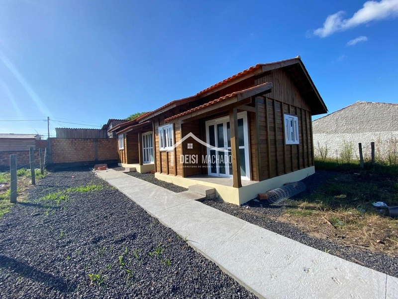 Oportunidade! Duas casas novas a 700 metros do mar