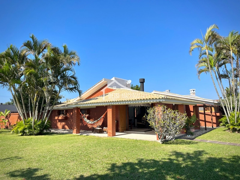 Casa a venda na praia de Atlantida - RS: 1ª foto da galeria de imagens do imóvel
