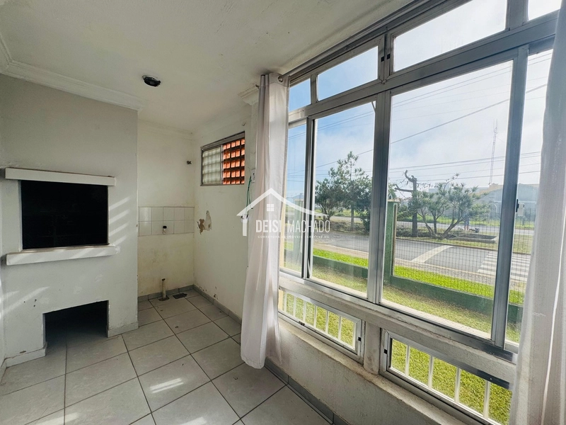 Apartamento térreo a venda em prédio com piscina em Capão Novo: 5ª foto da galeria de imagens do imóvel