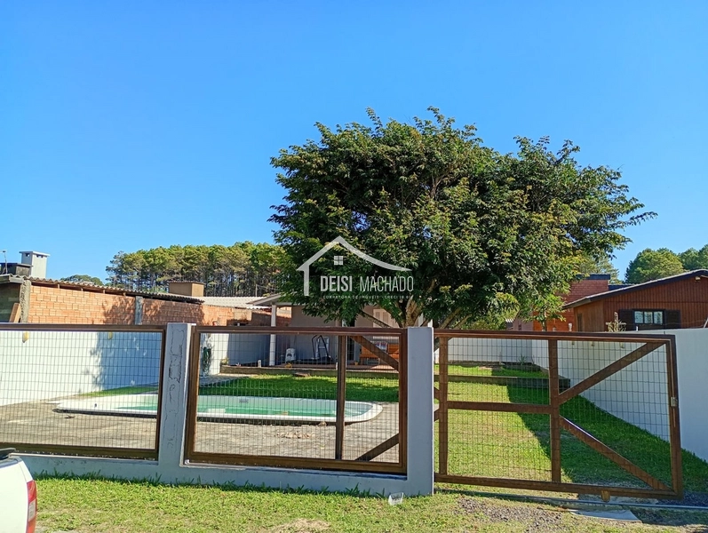 Casa com piscina em Capão Novo Village: 1ª foto da galeria de imagens do imóvel