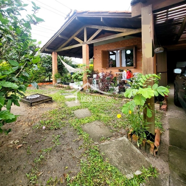 Sua casa na praia  está te esperando, e ela fica logo na esquina!