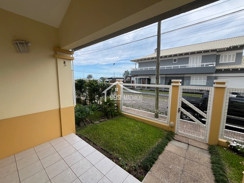 Encantador sobrado à Beira-mar em Capão Novo