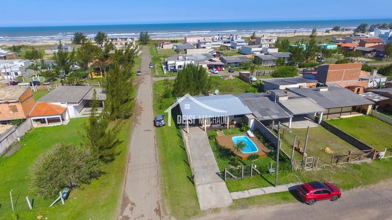 Casa com piscina a venda em Capão Novo: 21ª foto da galeria de imagens do imóvel