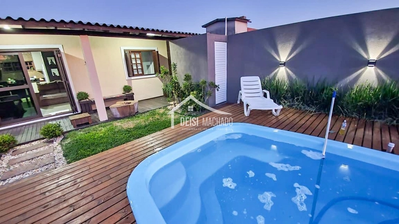 Casa com piscina a venda em Capão Novo: 8ª foto da galeria de imagens do imóvel