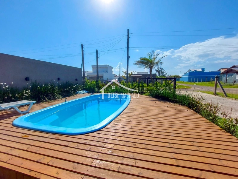 Casa com piscina a venda em Capão Novo: 4ª foto da galeria de imagens do imóvel
