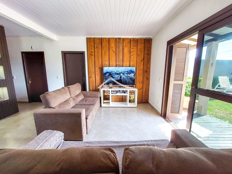 Casa com piscina a venda em Capão Novo: 10ª foto da galeria de imagens do imóvel