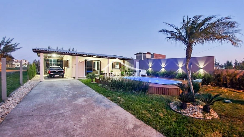 Casa com piscina a venda em Capão Novo: 7ª foto da galeria de imagens do imóvel