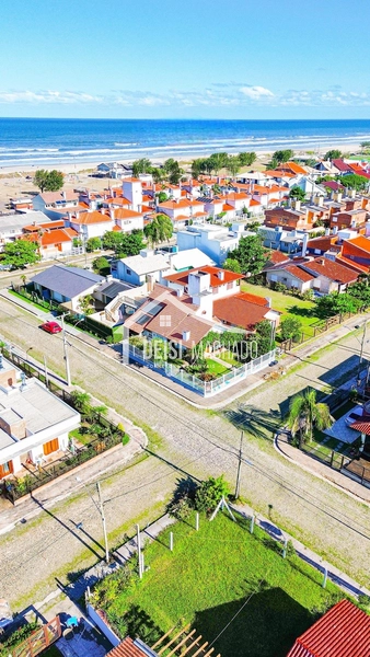 CASA 3 DORMITÓRIOS LOCALIZADA A POUCOS METROS DO MAR!: 18ª foto da galeria de imagens do imóvel