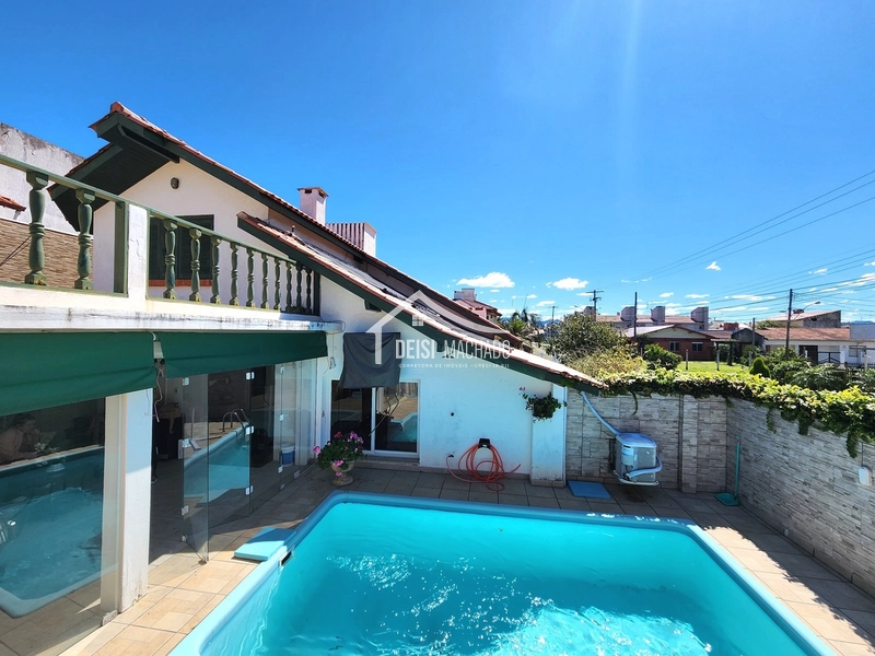 CASA 3 DORMITÓRIOS LOCALIZADA A POUCOS METROS DO MAR!