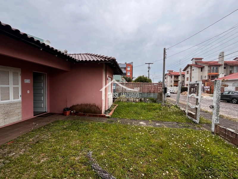 Casa 03 dormitórios pertinho do mar: 3ª foto da galeria de imagens do imóvel