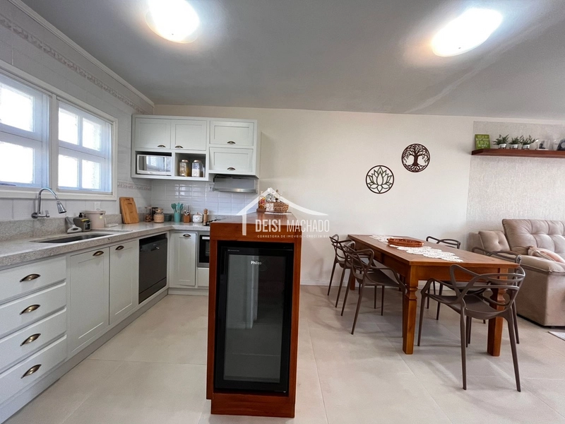 Lindo sobrado à venda em Capão Novo