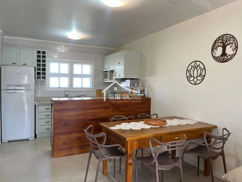 Lindo sobrado à venda em Capão Novo: 8ª foto da galeria de imagens do imóvel