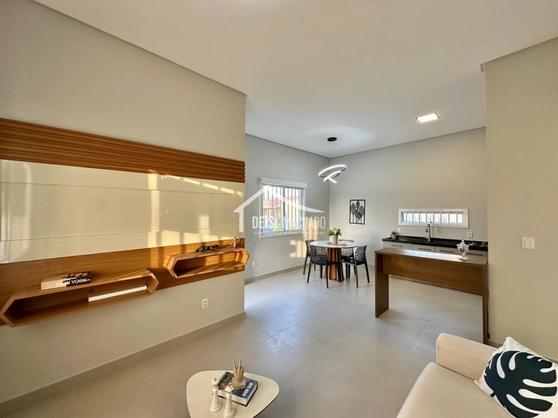 Casa Dois dormitórios próximo do mar: 7ª foto da galeria de imagens do imóvel