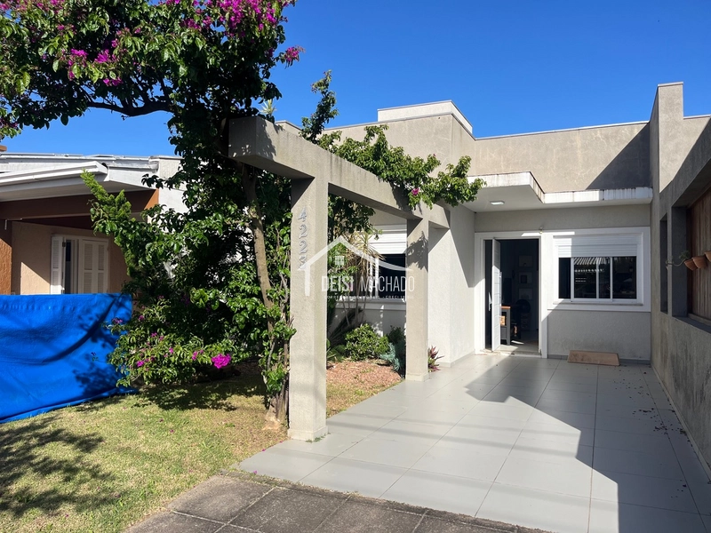 Linda casa geminada em Capão Novo