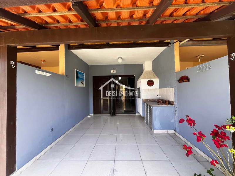 Lindo sobrado em excelente localização, em Capão Novo: 2ª foto da galeria de imagens do imóvel