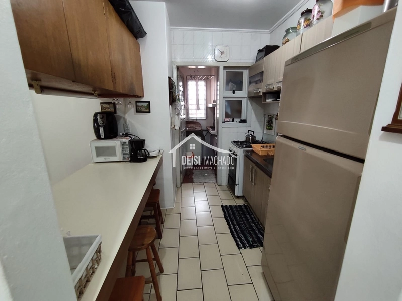 Apartamento a venda em Capão Novo em prédio com Piscina: 4ª foto da galeria de imagens do imóvel