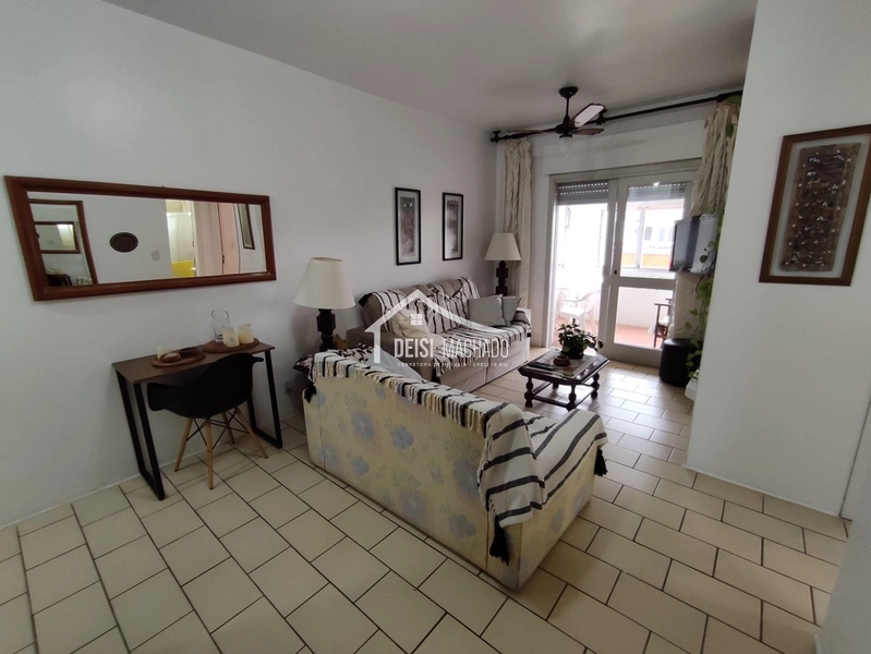 Apartamento a venda em Capão Novo em prédio com Piscina: 3ª foto da galeria de imagens do imóvel