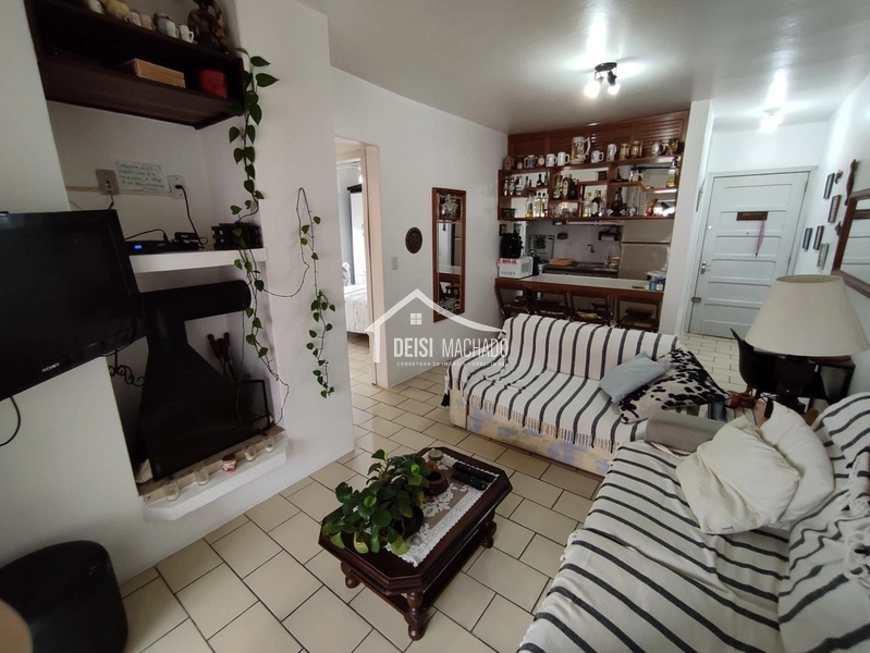 Apartamento a venda em Capão Novo em prédio com Piscina: 2ª foto da galeria de imagens do imóvel