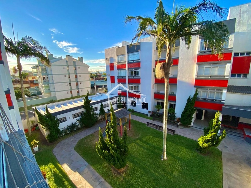 Apartamento a venda em Capão Novo em prédio com Piscina