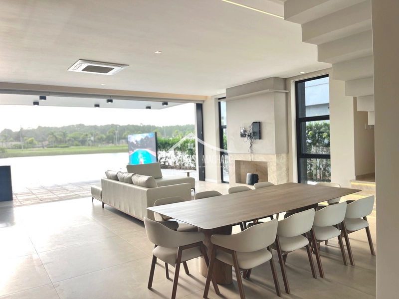 Sobrado de Alto Padrão à Venda no Condomínio Costa Serena – Beira-Mar: 3ª foto da galeria de imagens do imóvel