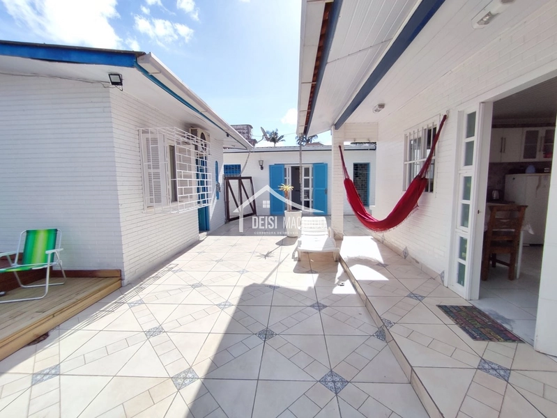 casa em excelente localização em Capão Novo: 2ª foto da galeria de imagens do imóvel