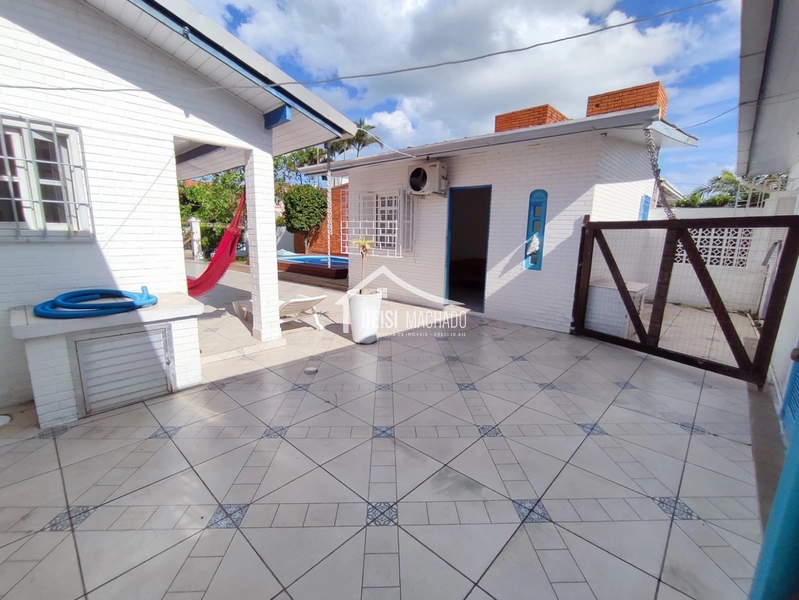 casa em excelente localização em Capão Novo: 3ª foto da galeria de imagens do imóvel