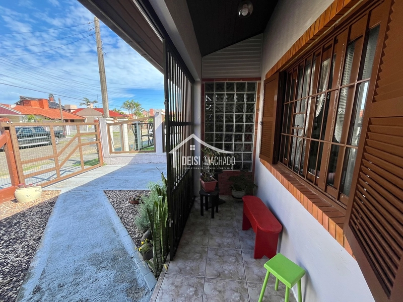 Excelente casa três dormitórios pertinho do mar em Capão Novo: 3ª foto da galeria de imagens do imóvel